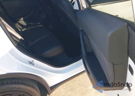 2022 Tesla Model Y Long Range Dual Motor All-Wheel Drive z USA, uszkodzony, nr VIN 7SAYGDEE9NF385502